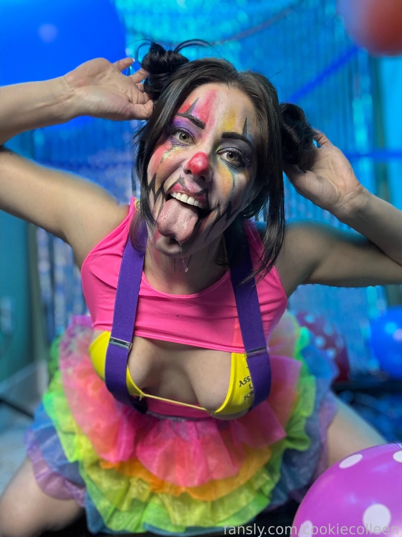 I think there s 1 of 2 ways to dress like a clown dark and scary or 