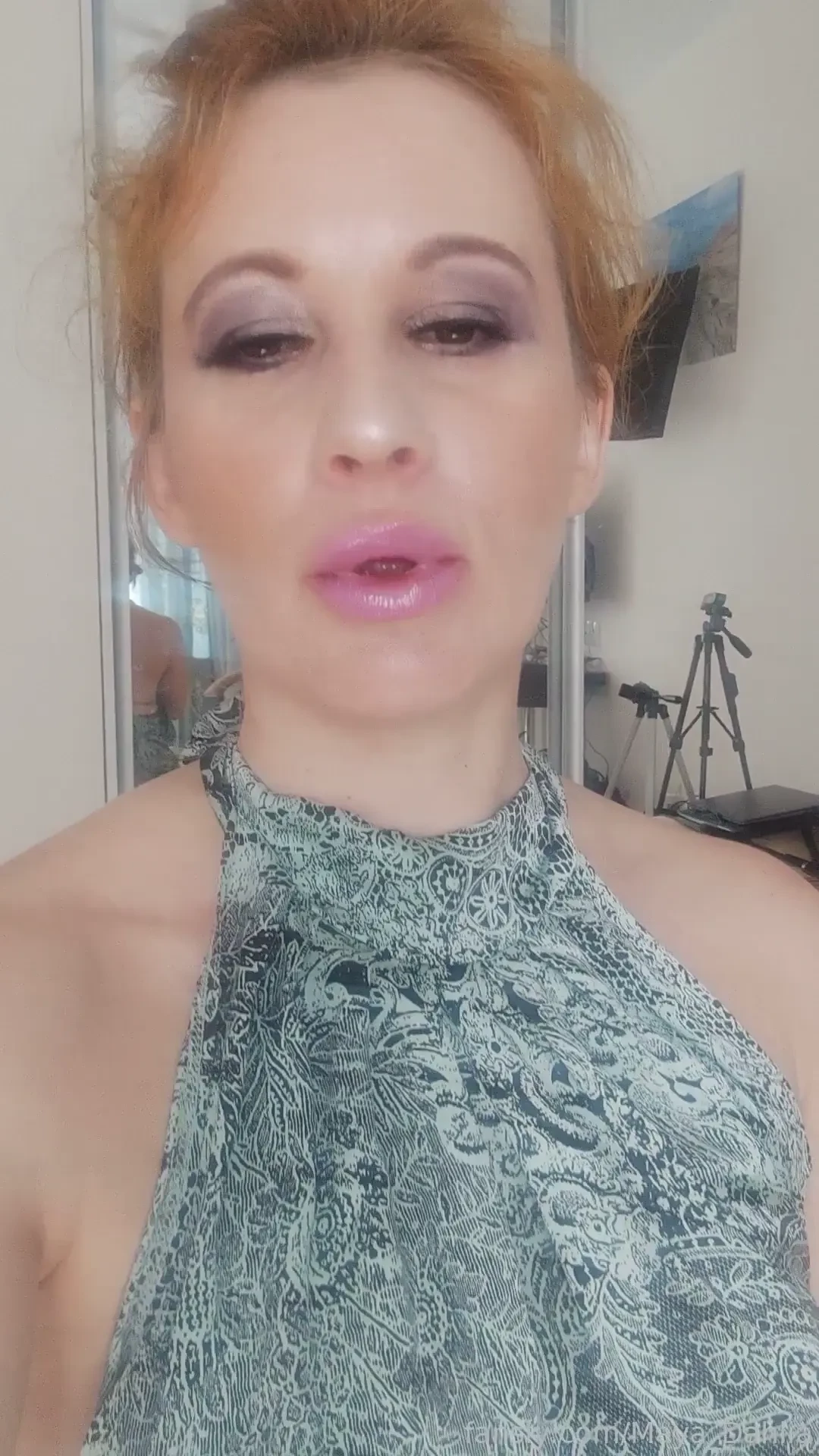 Kiss my lips and suck my nipples 