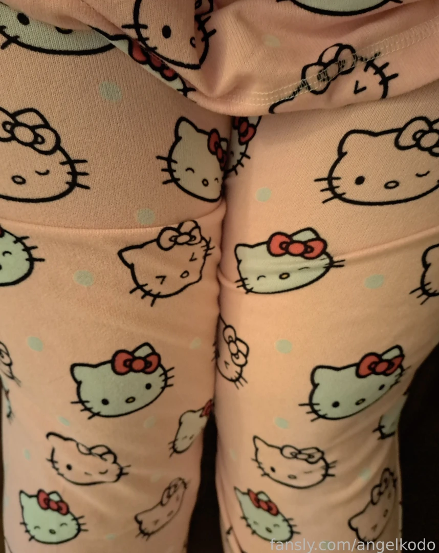 Fyp cute pajamas femboy crossdresser girly feet small gay lgbtq thighs 