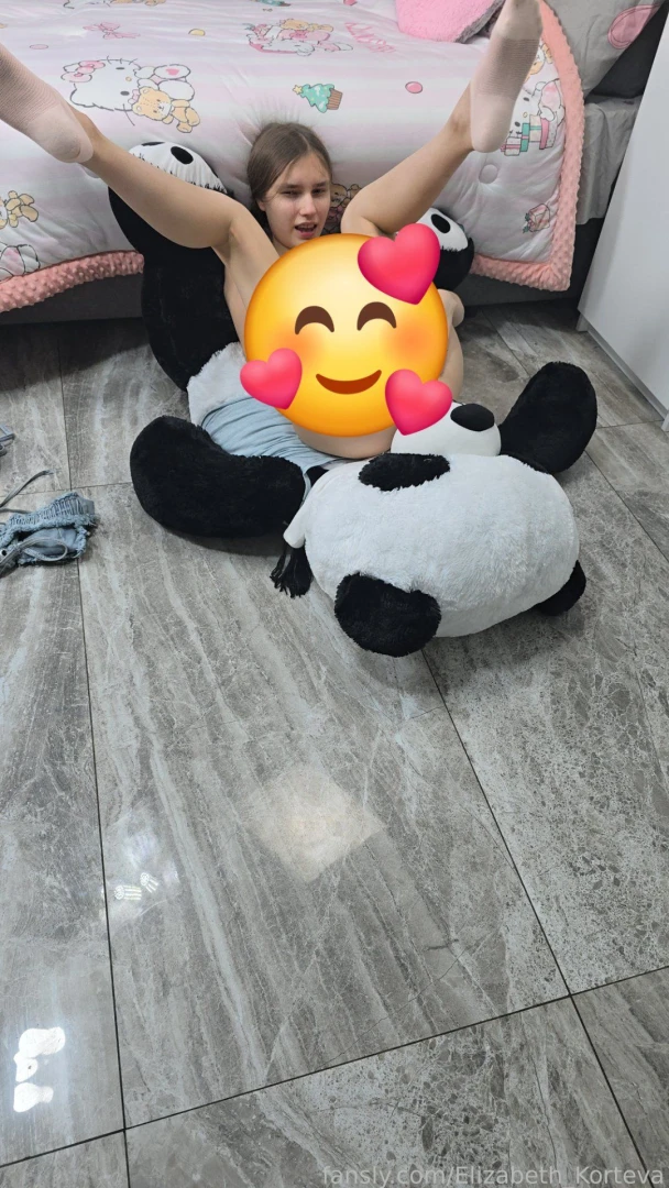 Teenager eli masturbates her pussy with her hands and rubs against a 