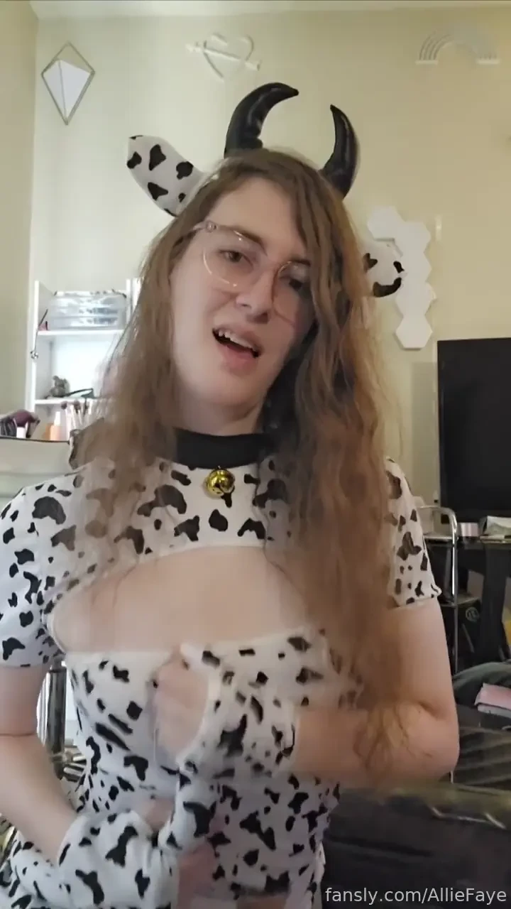 Sexy cow showing you how to stroke trans transgirl girlcock femboy 