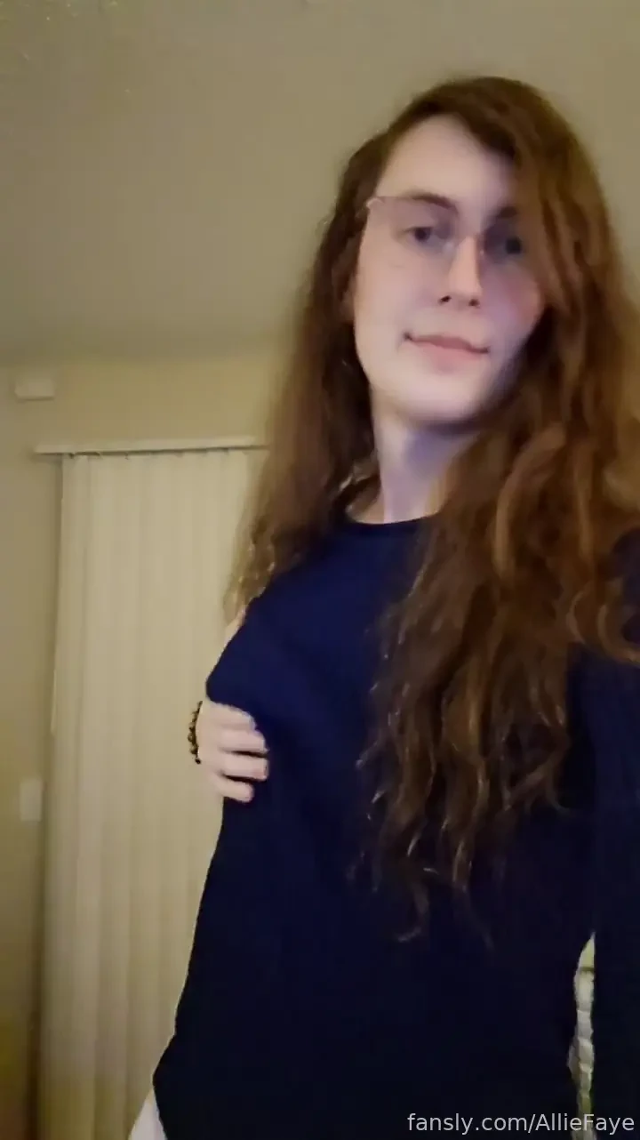 How does my bulge look in these panties how about my ass trans femboy 