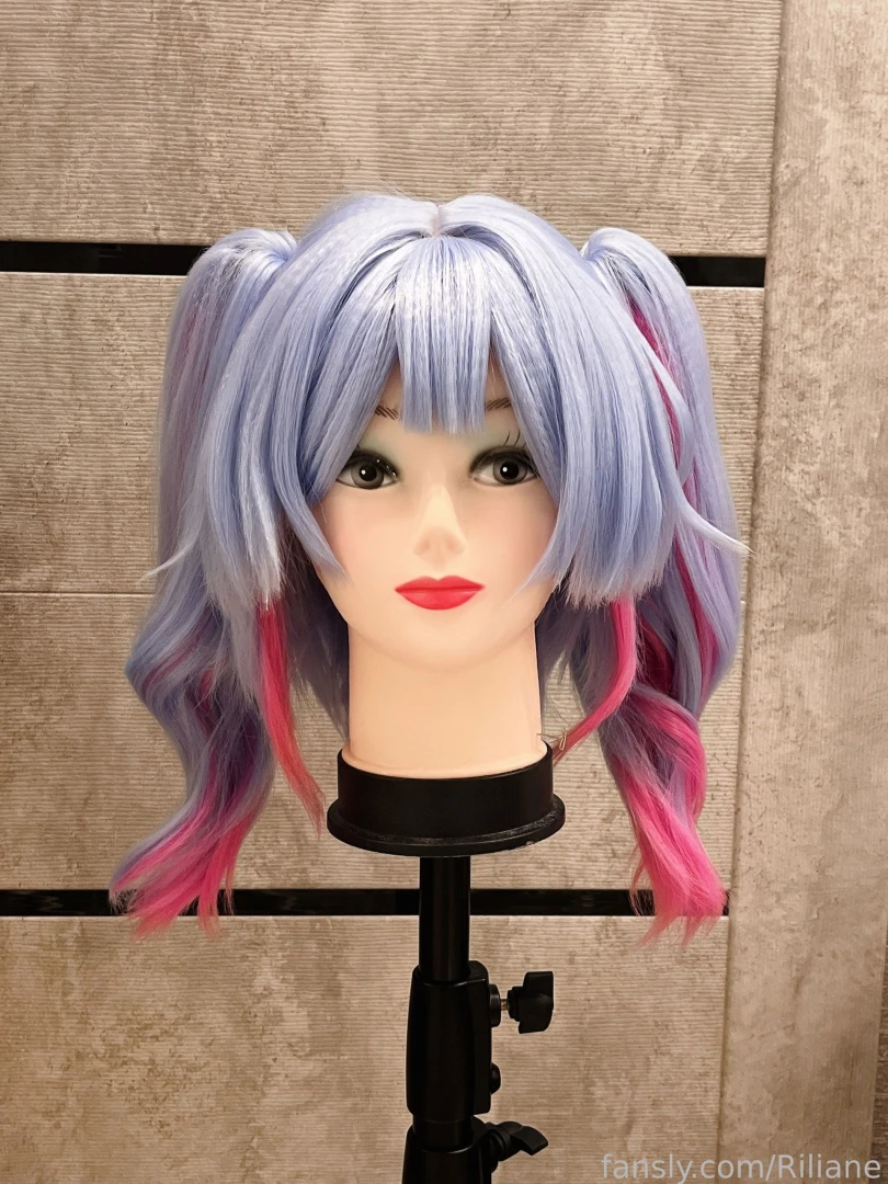 Wig for miku rabbit hole is ready but my fingers hurt the wig is 