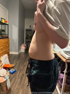 Horny asf thinking about all my new stretchmarks on my ass