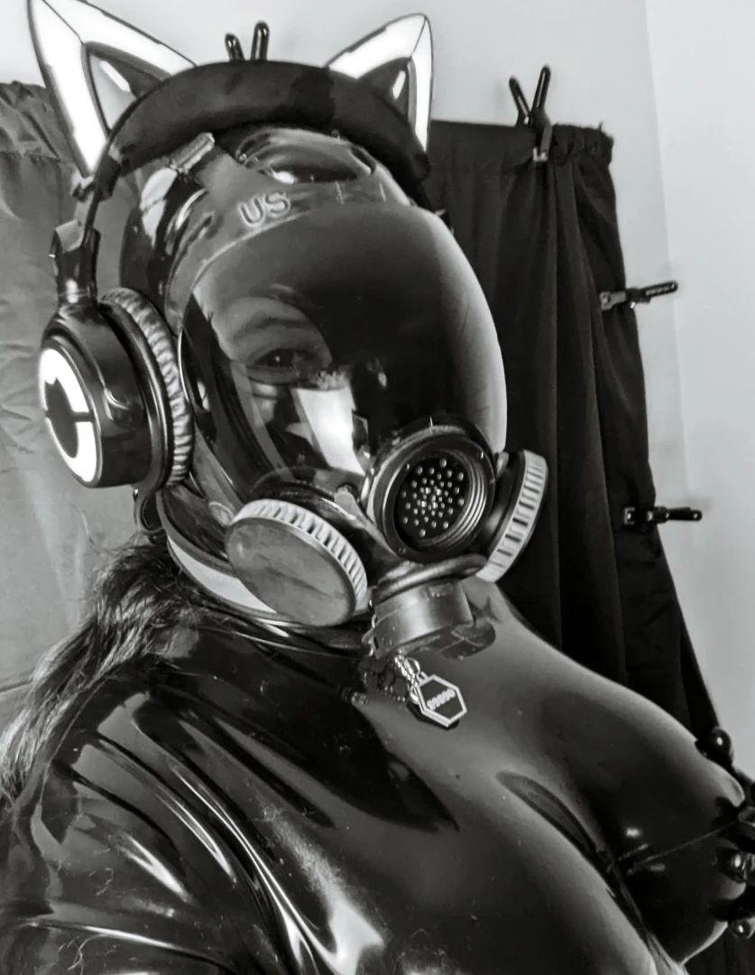 More from the second wearing of the catsuit more candid phone cameras part 1 