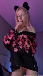 Close or open nude athletic kitty 18 blonde skinny natural sexy hot