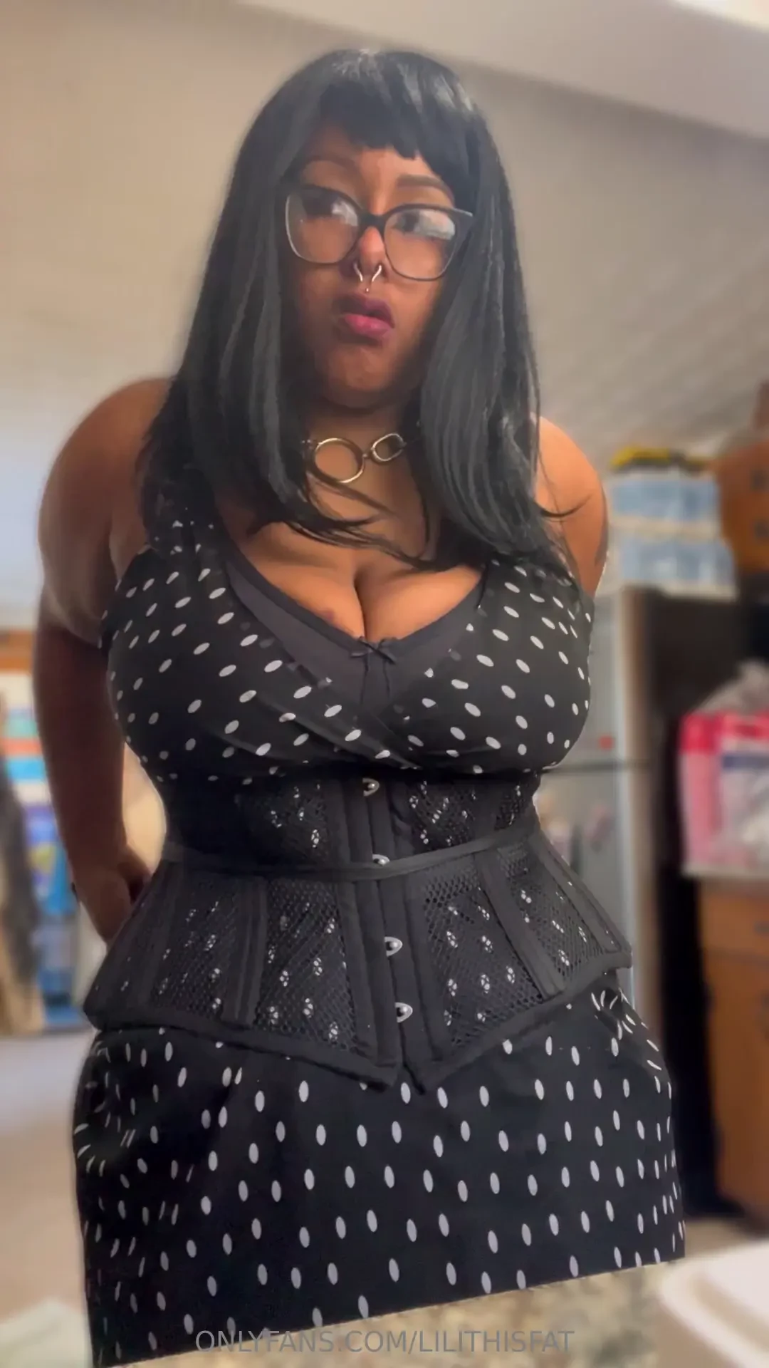 Showing you how tight i can lace up my corset real quick before i slip 