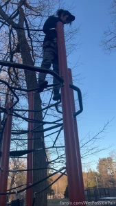 Don t mind me peeing at the park in broad daylight