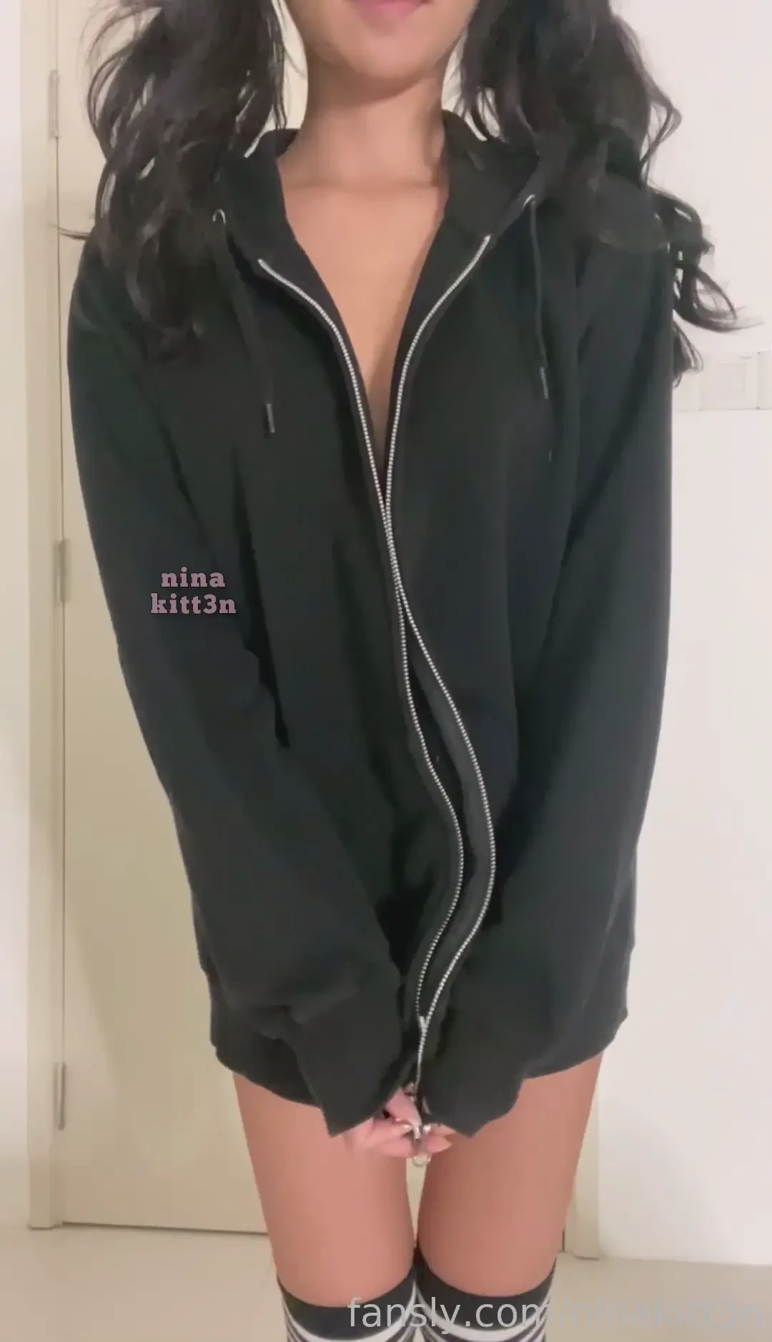 Give me your jacket and i ll take nudes in it for you 