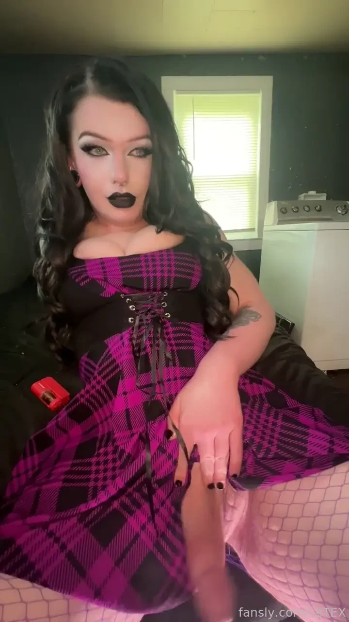 Flexing and dripping how about you let me flex and drip my hot ropes 