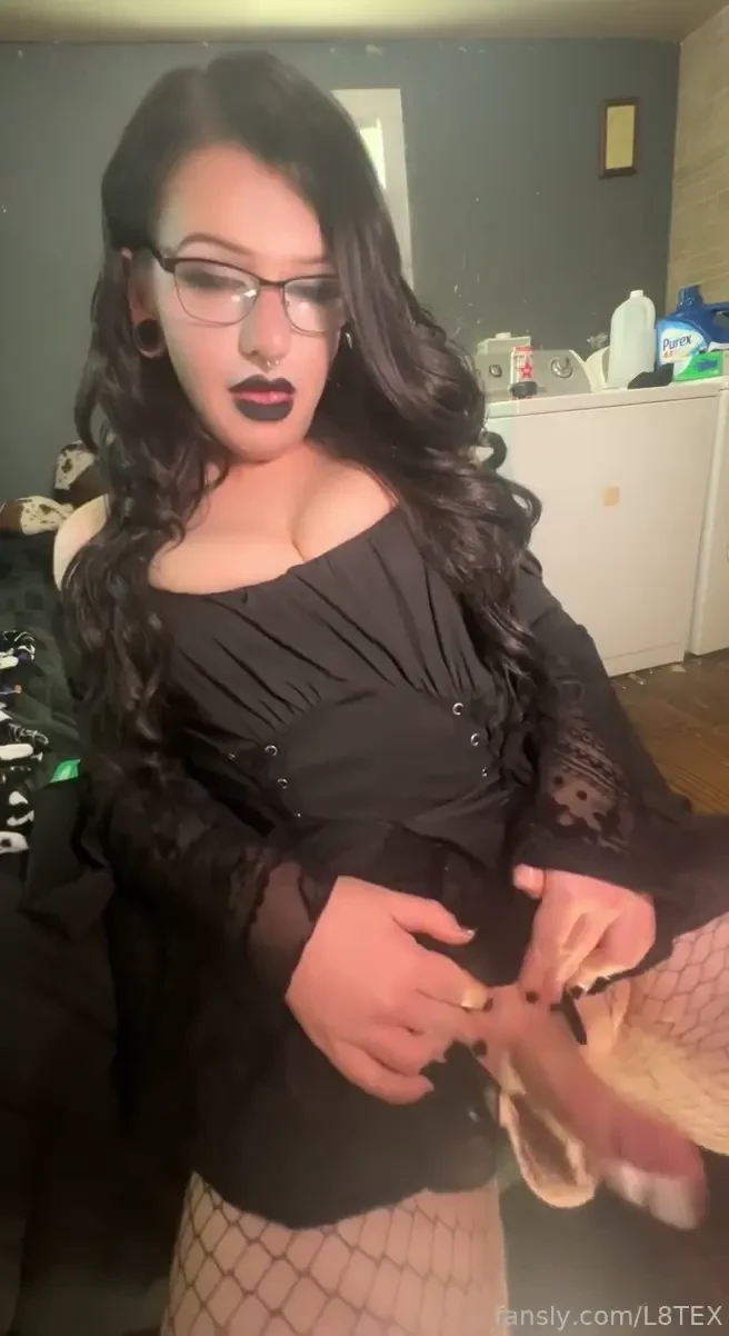 I love the way my big girlcock looks when i swing it around here s one 