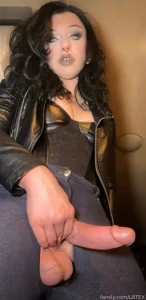 Why throw away a ripped pair of leggings when they show off my