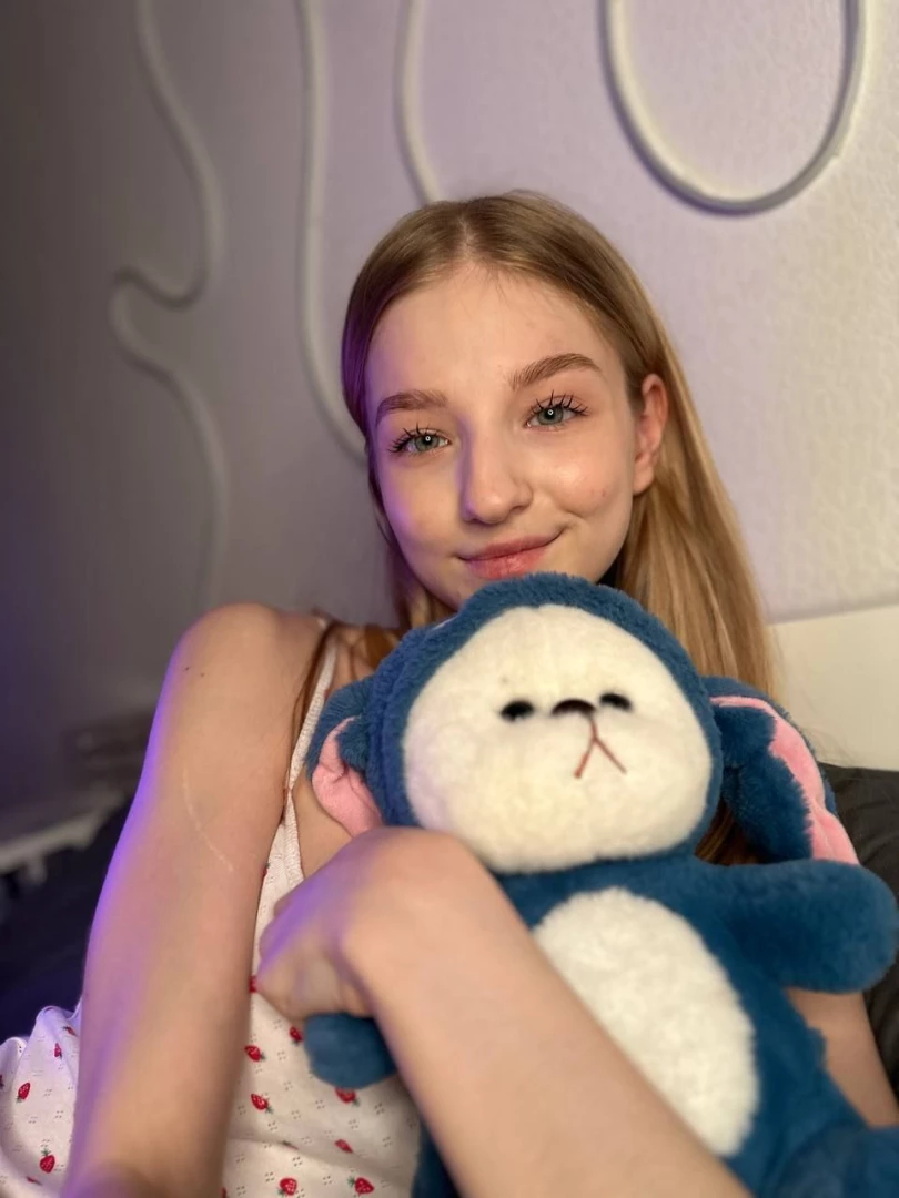 Fyp cute babyface barelylegal daddygirl pretty young shy can t decide 