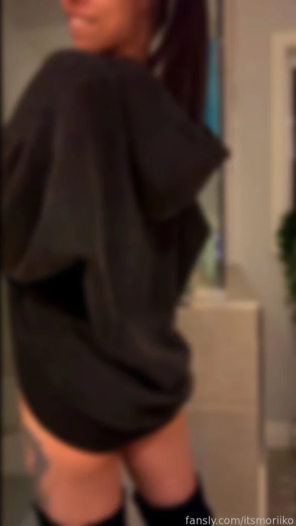 Happy hump day my little bakas have a cheeky little booty wiggle clip 