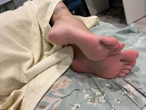 Good evening fyp feet legs hips boobs part 2