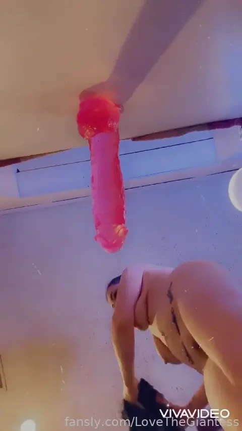 Trying out this hugggeee dildo can i take it or do i tap out 