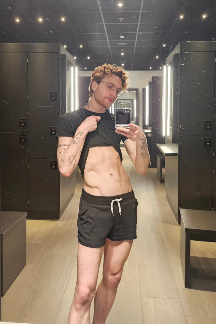 I wish they would clean the damn mirrors at the gym i m trying to make 