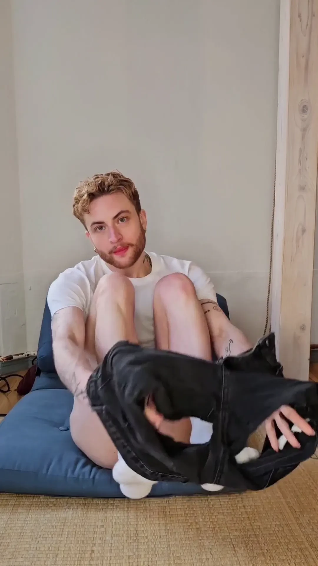 Waiting for you to text me ftm twink transmasc pussyboy boy transman 