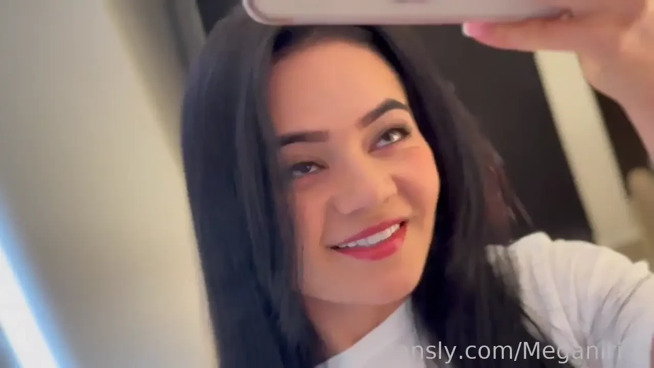 It s so hard to keep my hands off my body i just can t stop fyp latina 