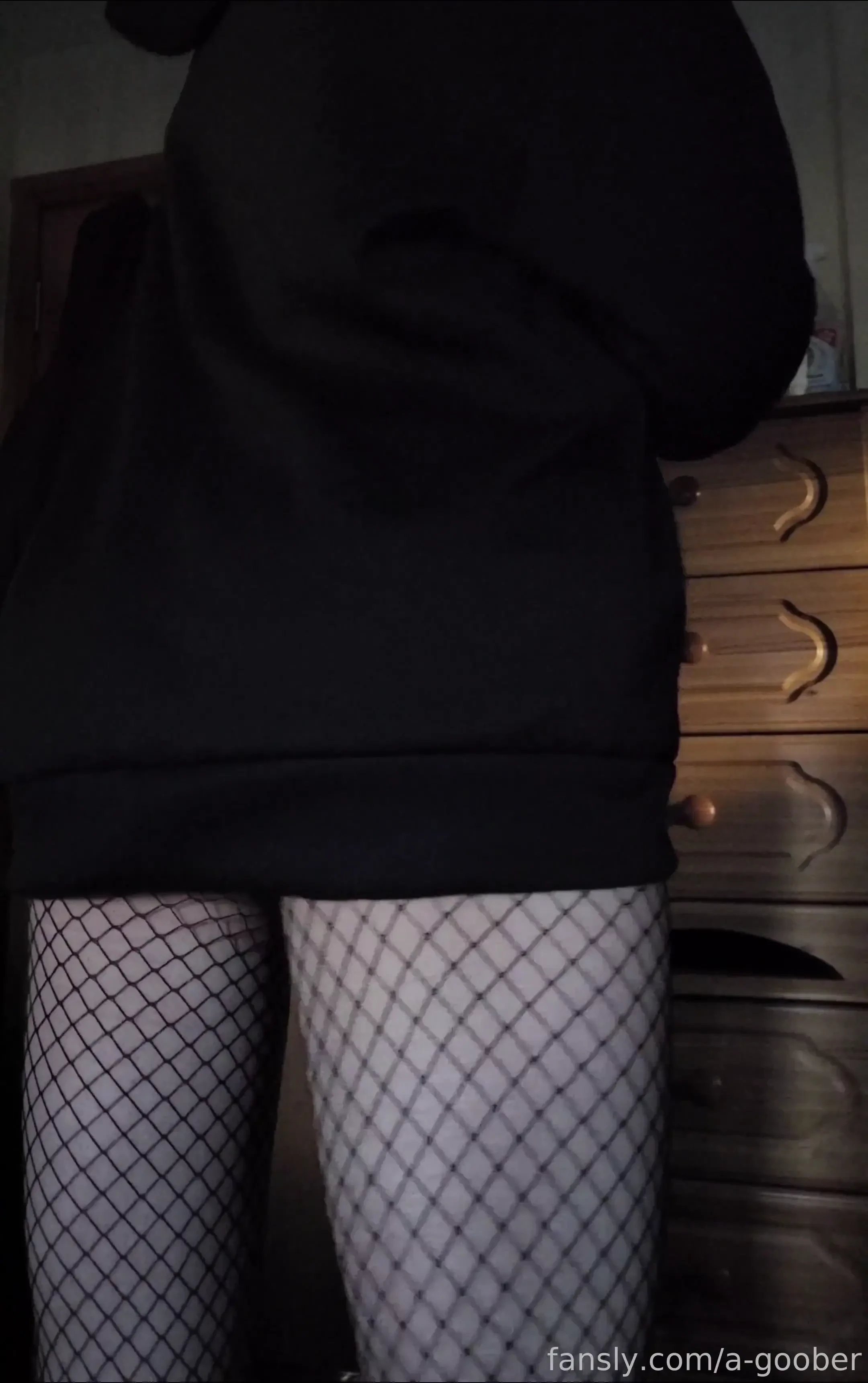 Oversized hoodies and fish nets are the perfect outfit for comfort 3 