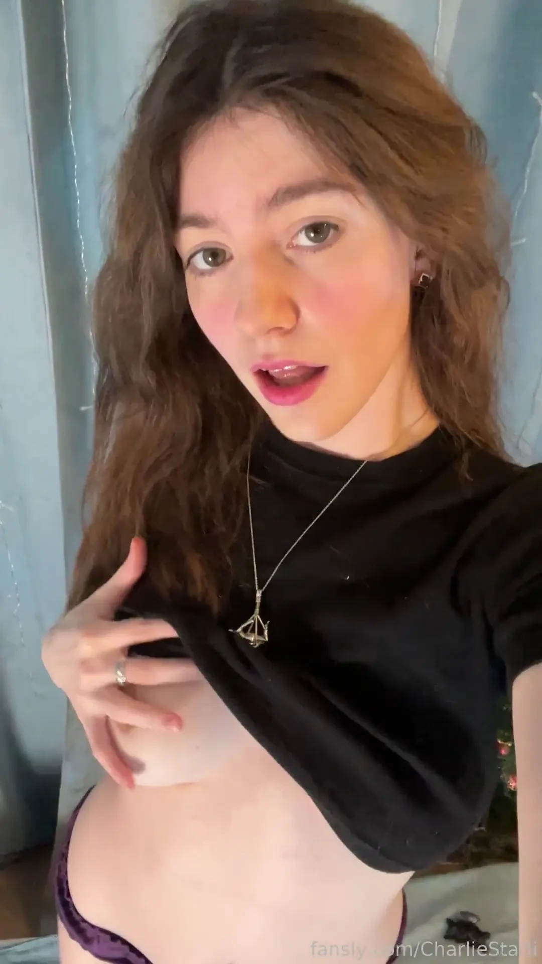 My hair is a little frizzy from the humidity i think it s really cute 