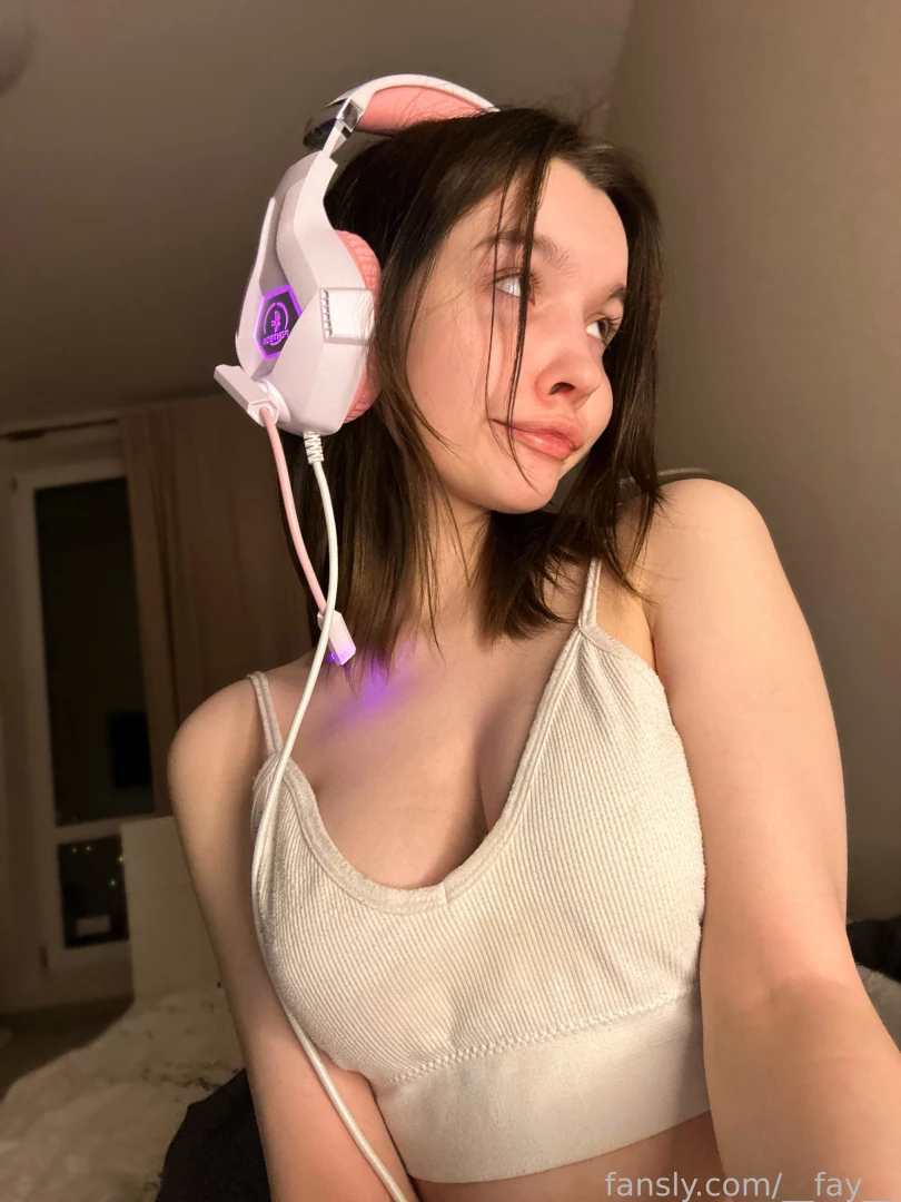 Guess who s been playing all night wanna be player 2 gamergirl egirl 