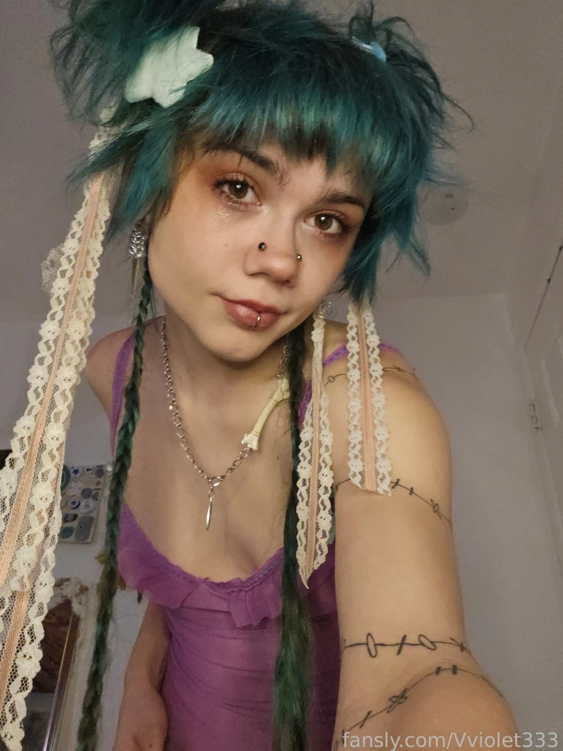 Cute queer bluehair 