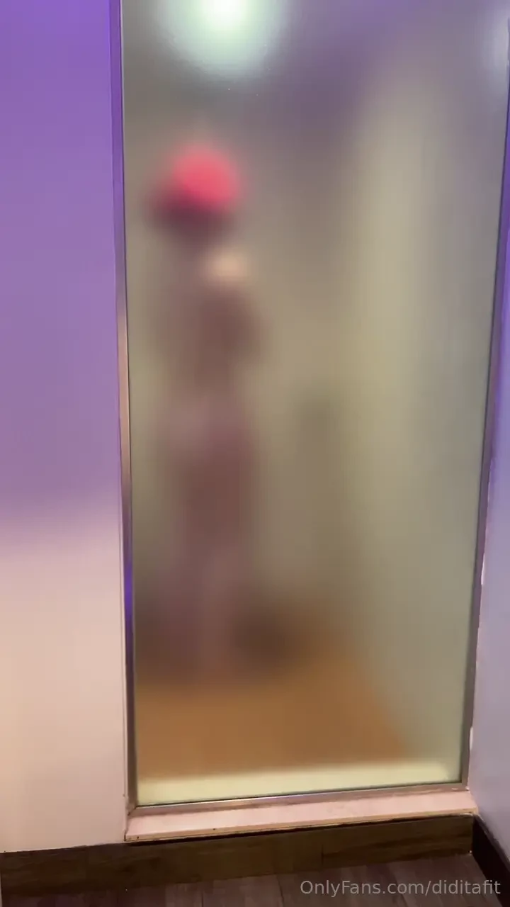 Mi primo me grab mientras me ba aba as que lo empec a provocar toc 