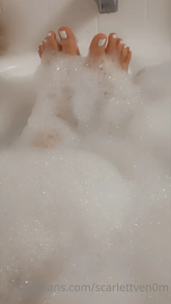 I got a new pedicure today and i wanted to share it with you all where 