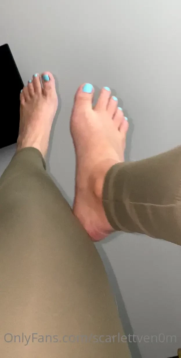 I m so in love with the color on my toes 