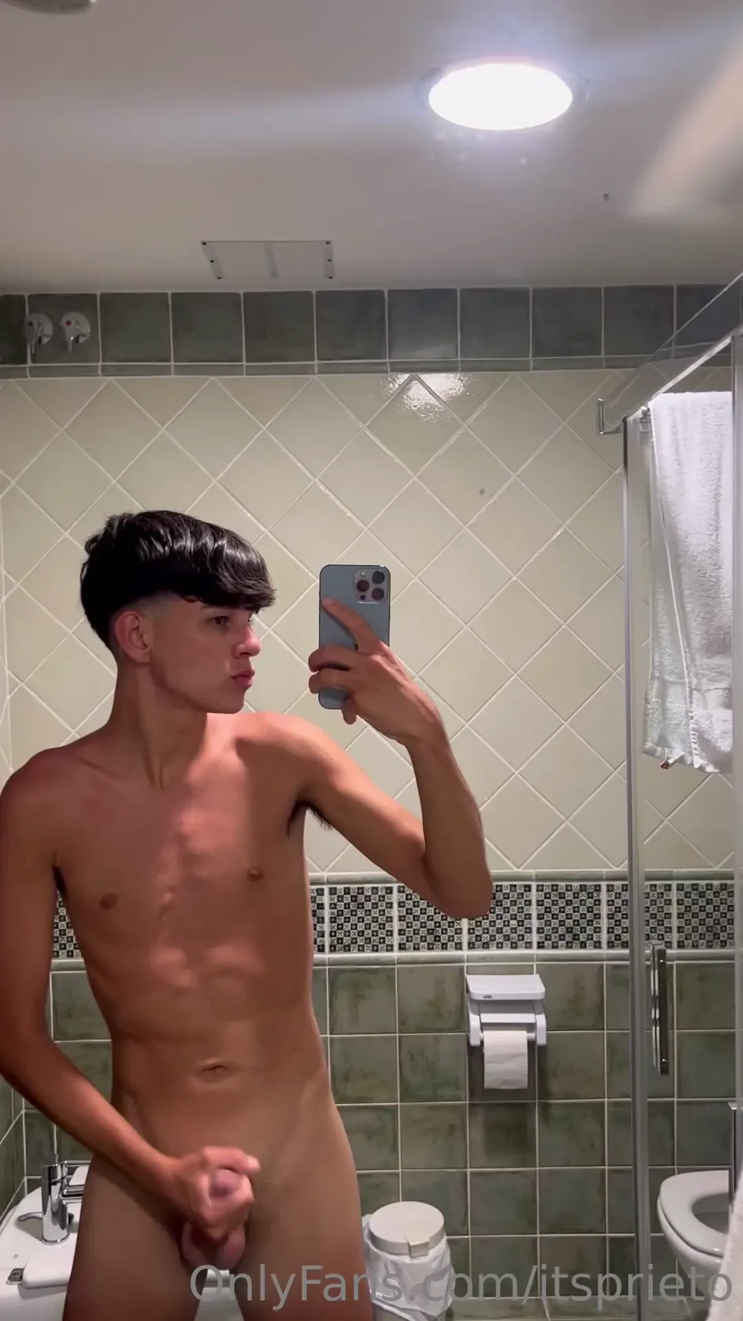 Llevaba dos dias sin follar ni hacerme una paja y me mor a de ganas 