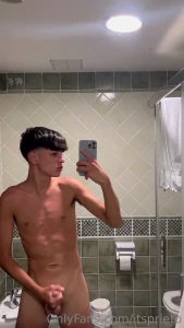 Llevaba dos dias sin follar ni hacerme una paja y me mor a de ganas