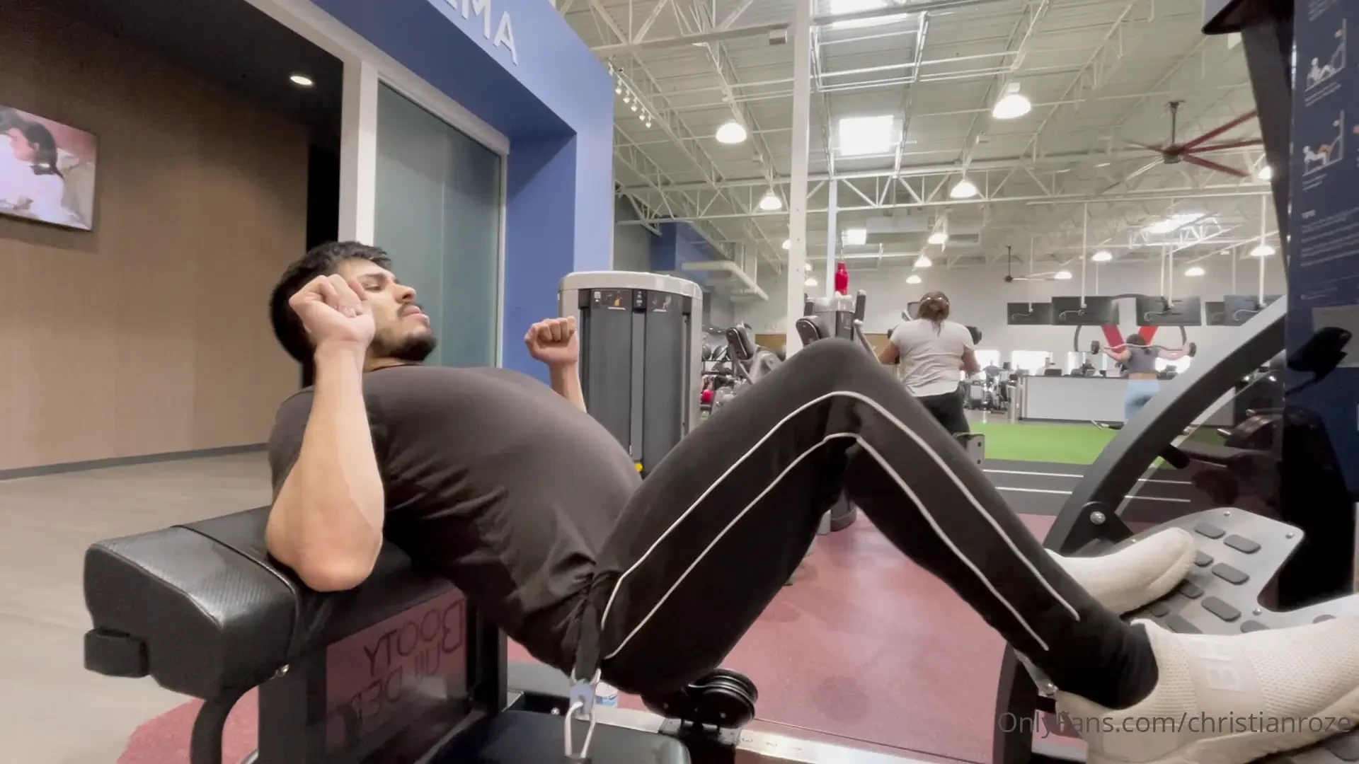 Good gawd i can t wait to have cum gutters and a thicc ass 