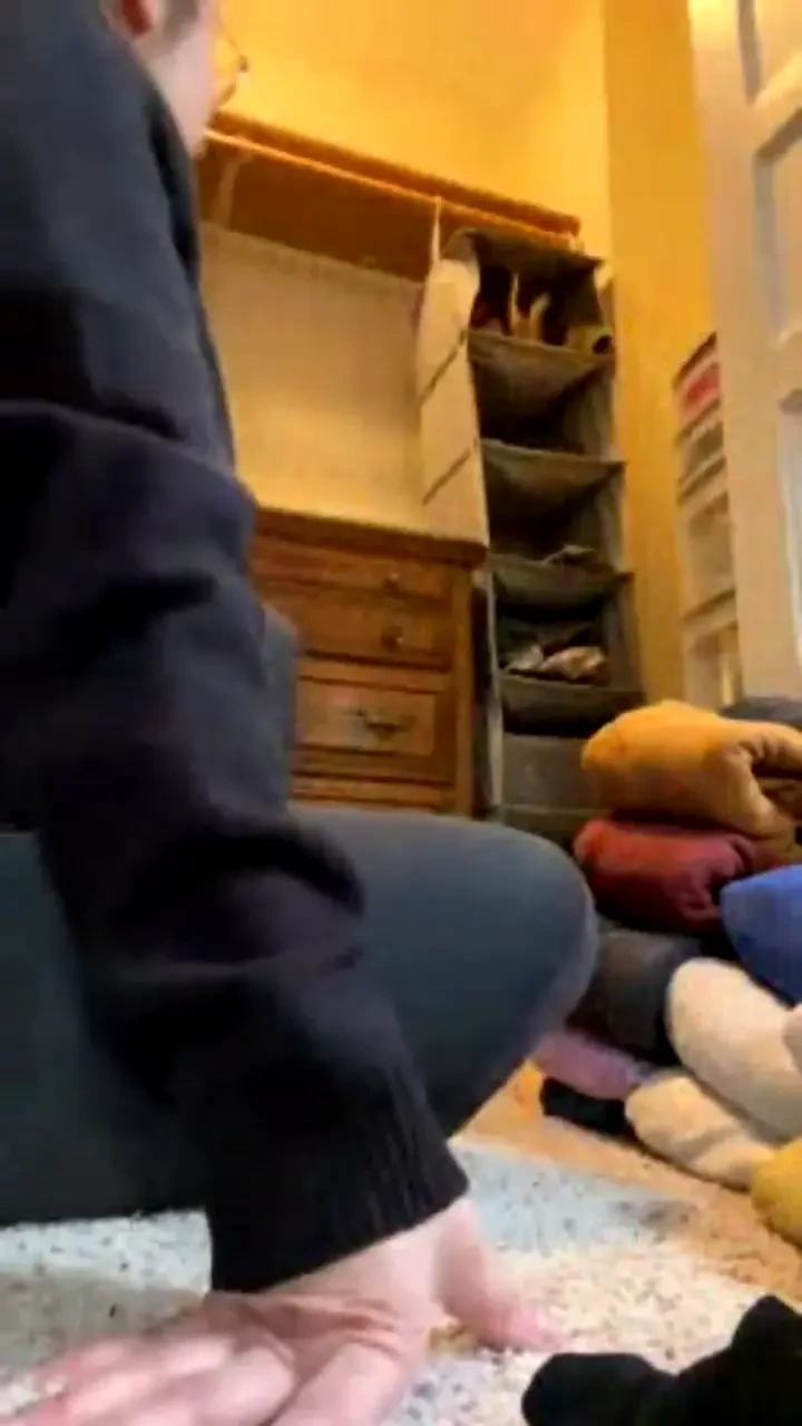 Stream started at 01 28 2025 10 18 pm i m folding laundry and putting 
