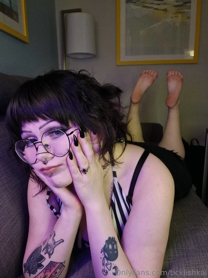 Boobies boobies or feet or my pretty face part 1 