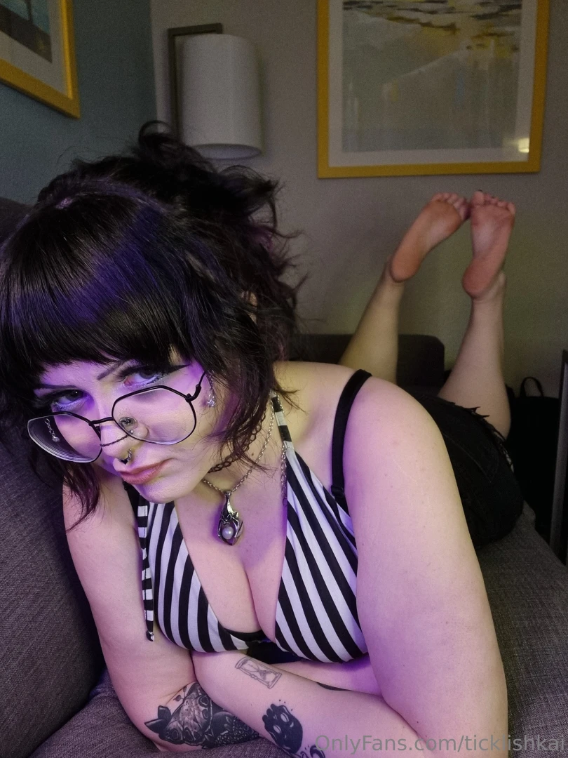 Boobies boobies or feet or my pretty face 