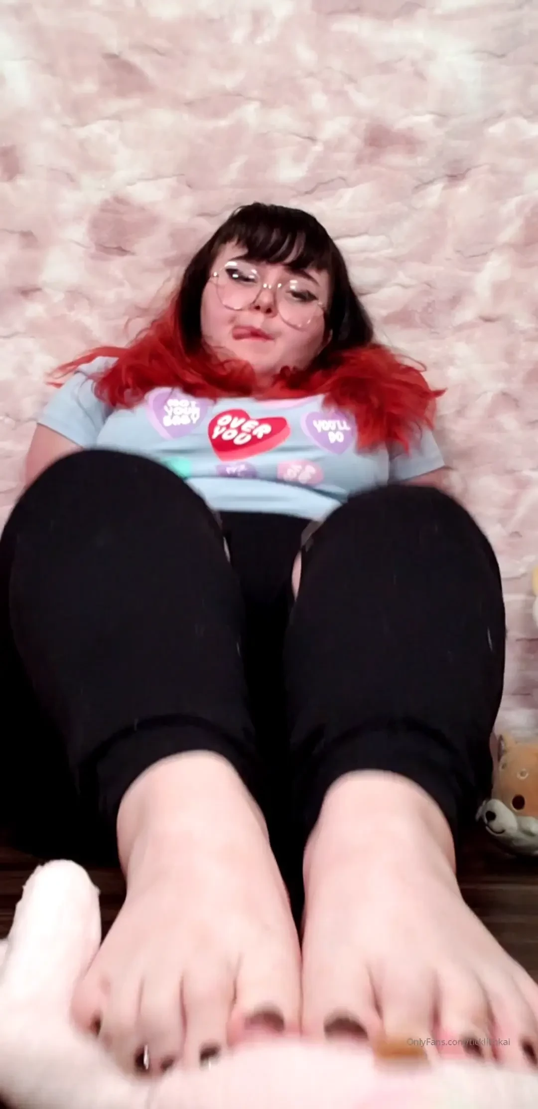 Stuffie squishing i fuckin murder my plushies with my feet 