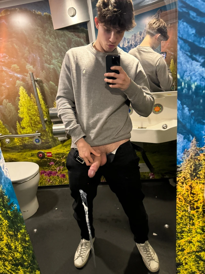 Damn i was in the train but couldn t hold my cum so i decided to go to part 1 