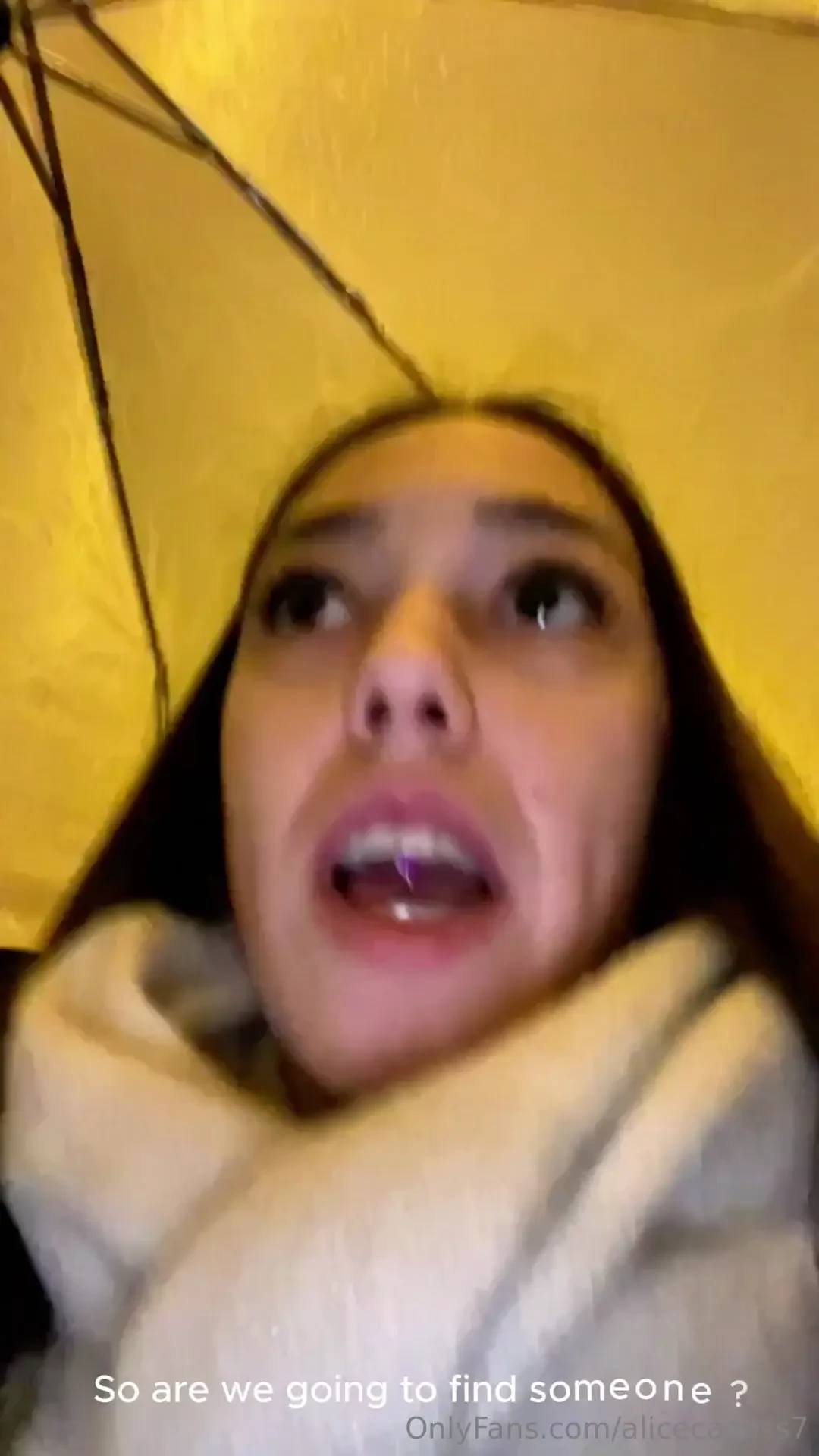 Duo media audio i went to knock on a stranger s window to take her in 