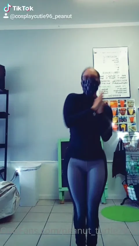 A cute lil dance i saw on tiktok wanted to try it 
