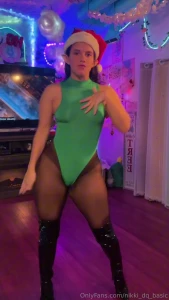 I will be going live tonight in my sexy elf cosplay at 7pm pst 9pm cst part 1