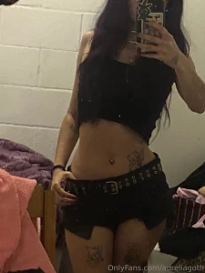 Just a simple outfit and a whole lot of curves effortless but does it