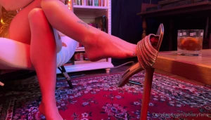 House party shoeplay how could you look away i catch your eye at the