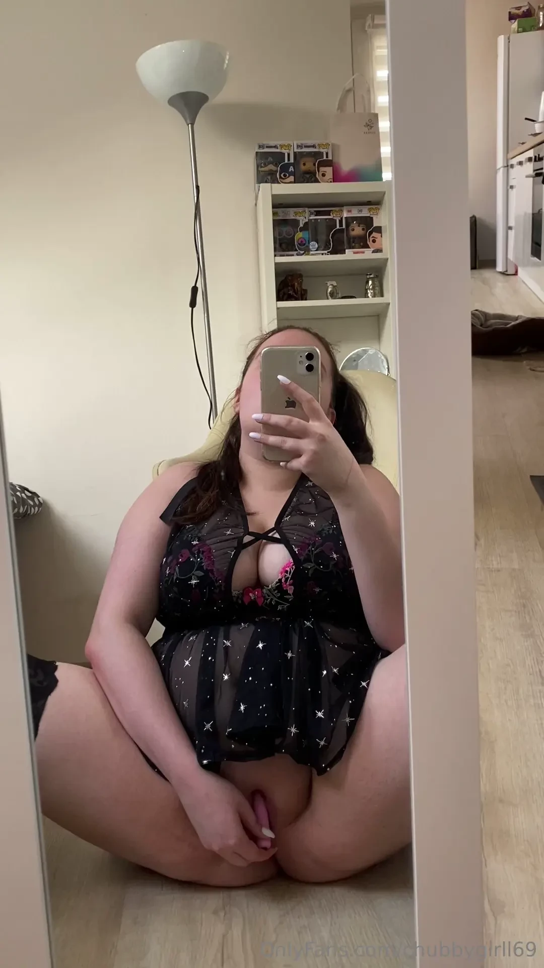 Dnes jsem zkou ela svoj novou hra ku a pohr la si se svoj kundi kou a 