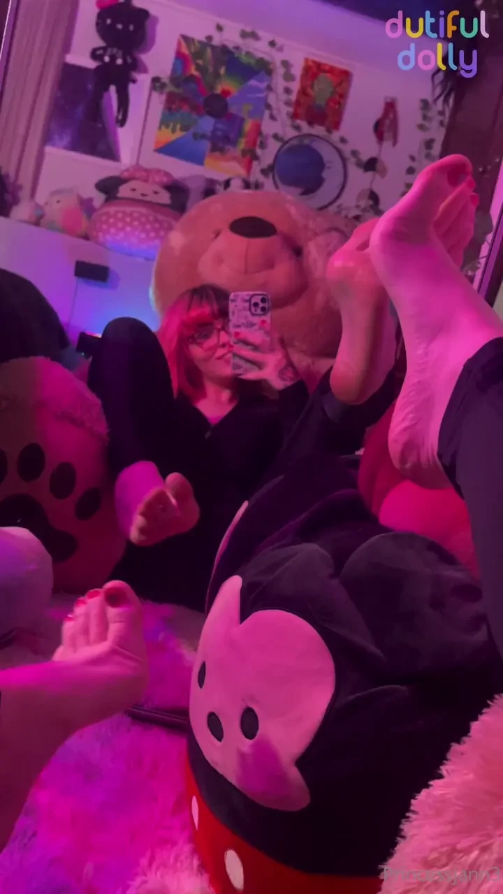 Stare at my pretty toes and pump your cock stupid 