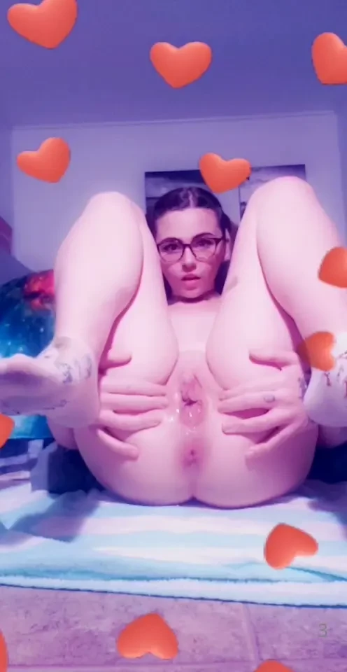 Pushing cum out of my hole 