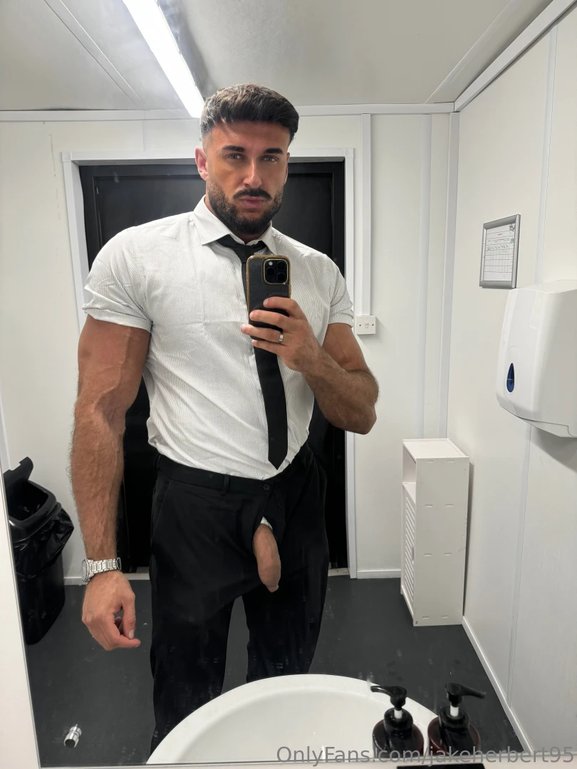 Wouldn t mind being sucked off in a restaurant bathroom 