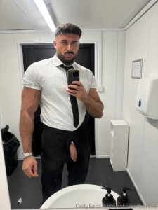 Wouldn t mind being sucked off in a restaurant bathroom