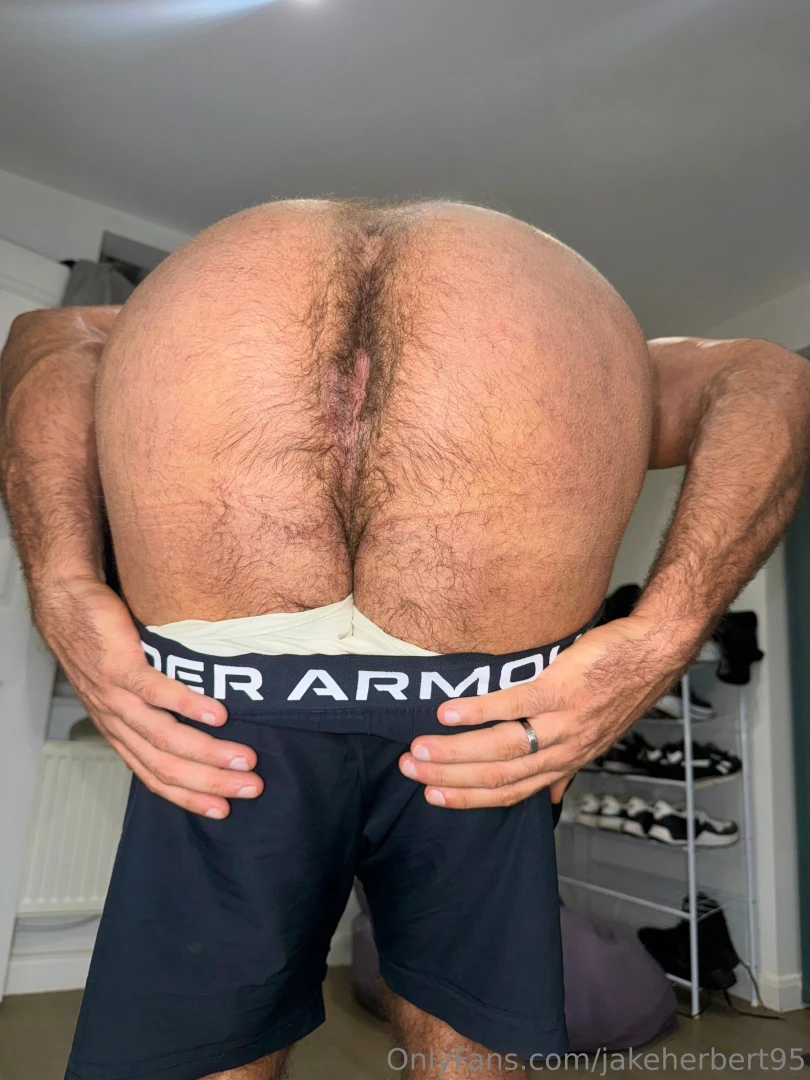 Who loves tasting a hairy hole 