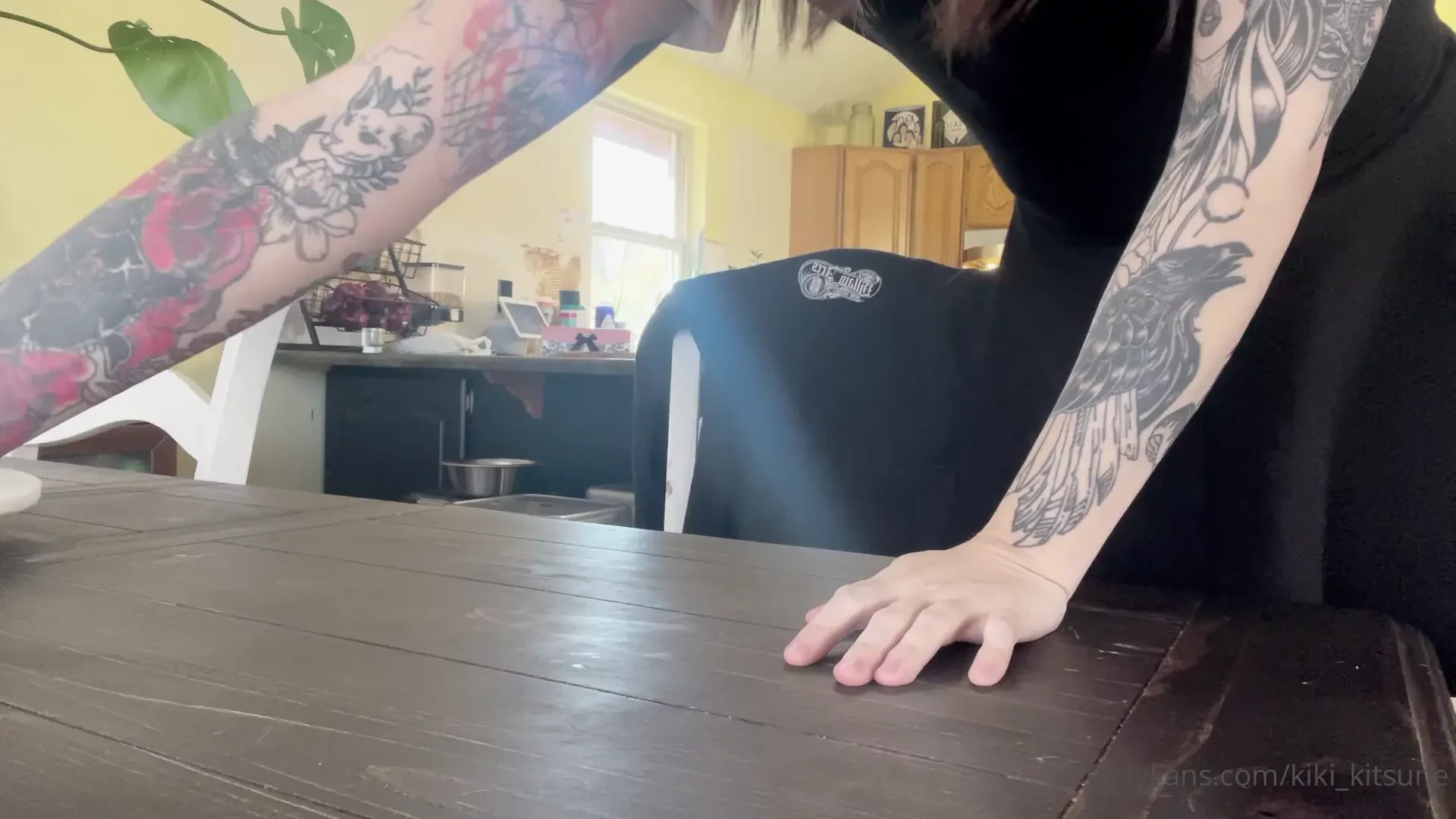 Auntie has a special task for her little piggy 